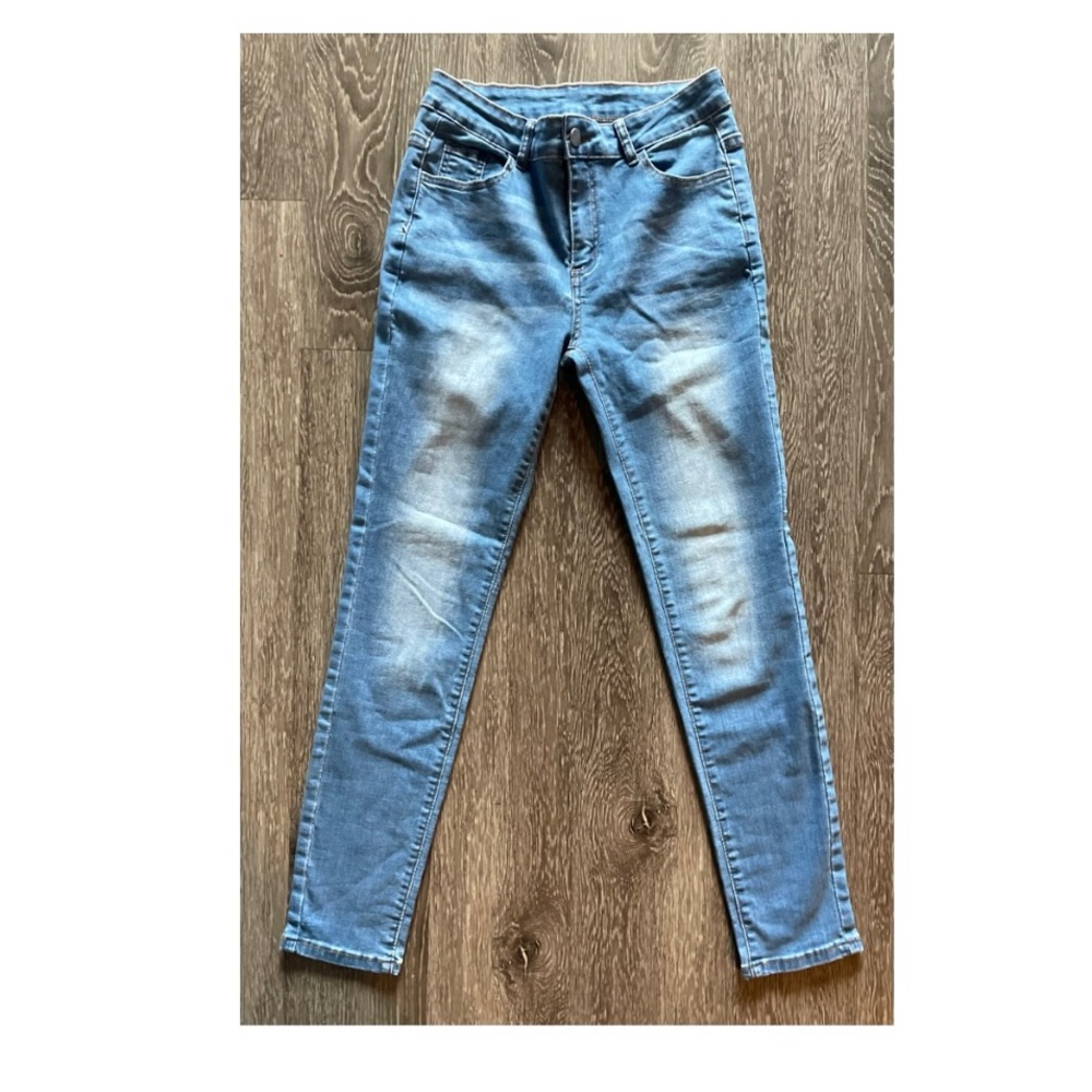 NWOT SUPER SOFT SEXY COMFY STRETCHY JEANS!